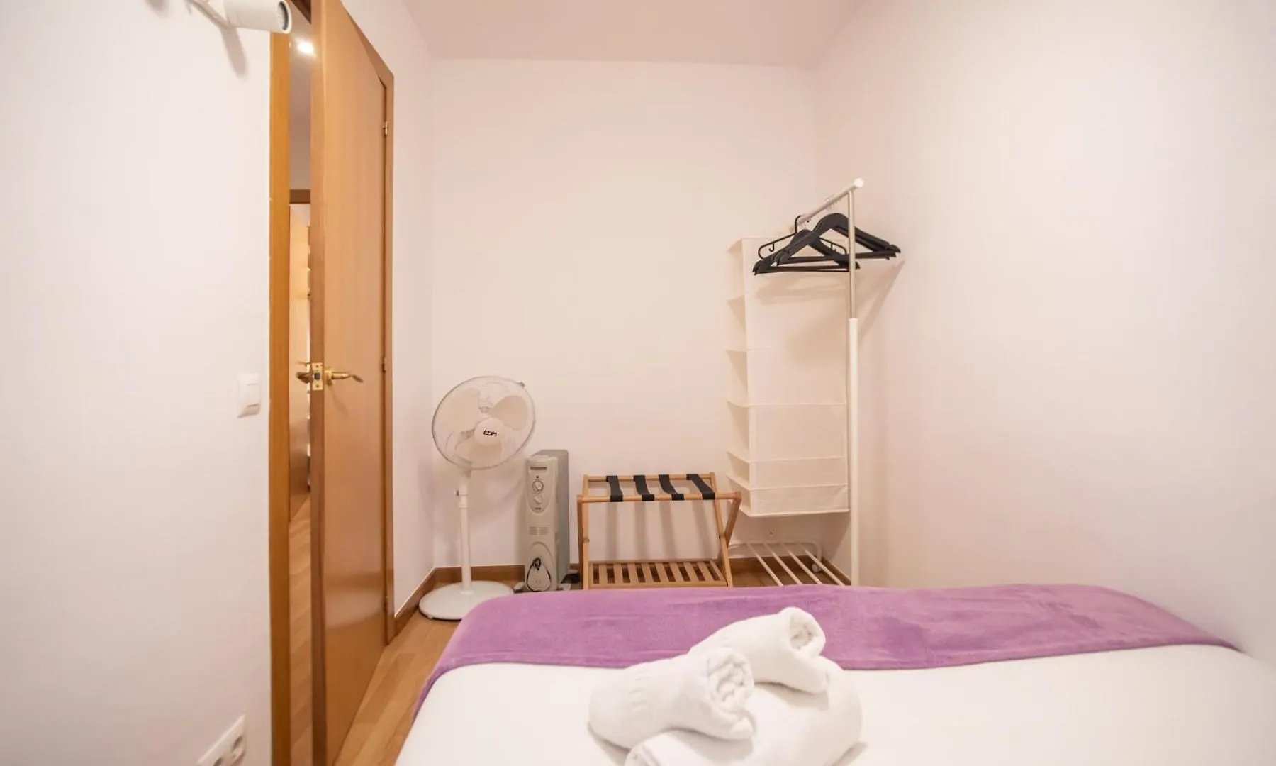 41Par1022 - Luminous Apartment In Sant Antoni Barcelona Spain